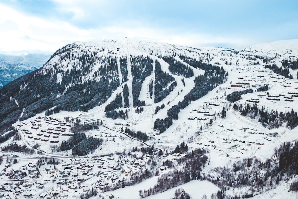VOSS: I vest satser Voss Resort på at god tilslutning fra nærområdet skal sørge for at restriksjonene ikke preger bunnlinja for mye. voss resort skiheisar alpin ski snowboard skistar guide freeride
