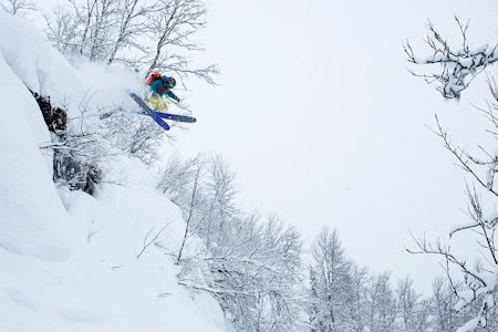 STJERNE: Kaj Zackrisson har vært stjerne i Salomon Freeski TV i en årrekke. Her fra en skitur i Hemsedal. Foto: Kalle Hägglund Kaj Zackrisson