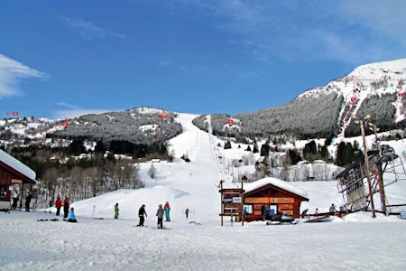 Fra bunnen av skisenteret, med utsikt til frikjøringslinjene. Foto: Christian Nerdrum. / Toppturar i Sogn toppturer i sogn, frikjøring i sogn