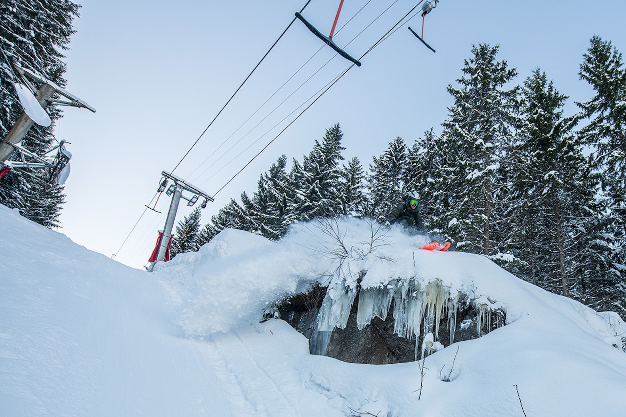 VARINGSKOLLEN: Det er en rekke gode skianlegg i Oslo og området rundt. Her tester Christopher Lange Varingskollen. Foto: Vegard Breie Skianlegg oslo guide fri flyt freeride skiinfo oslo drammen viken akershus buskerud ski alpint anlegg heiskort
