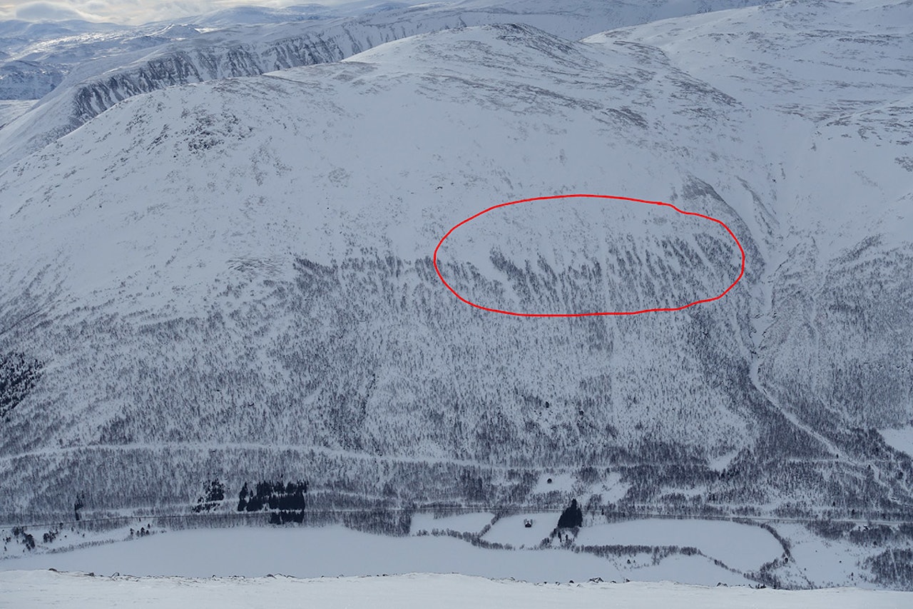 TO BEGRAVD: Det var her to ble begravd i snøskred i Storlidalen. Foto: Tore Meirik TO BEGRAVD: Det var her to ble begravd i snøskred i Storlidalen. Foto: Tore Meirik