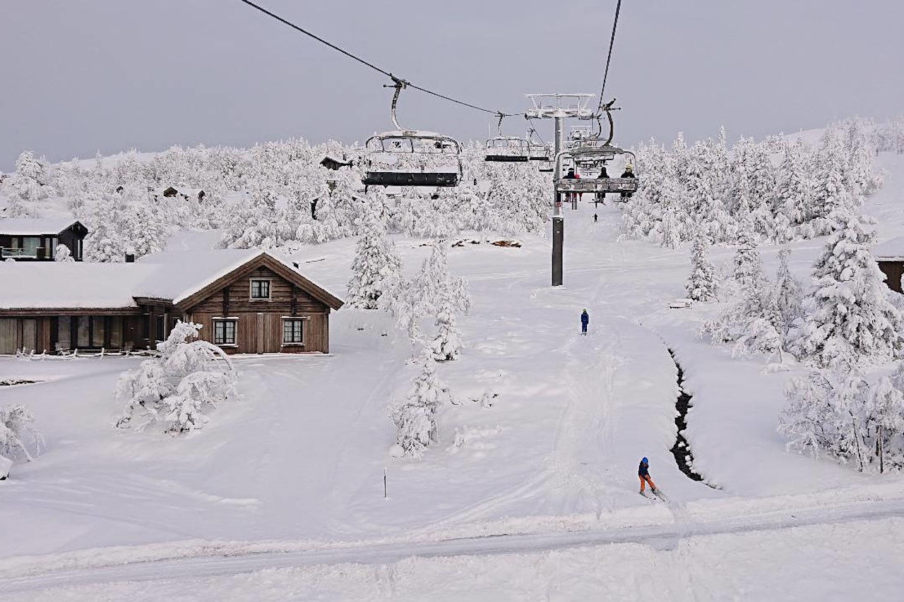 OMKOM I KVITFJELL: En mann omkom søndag ettermiddag i Kvitfjell. Bildet tatt ved sesongåpningen av skianlegget i år Arkivfoto: Erlend Sande