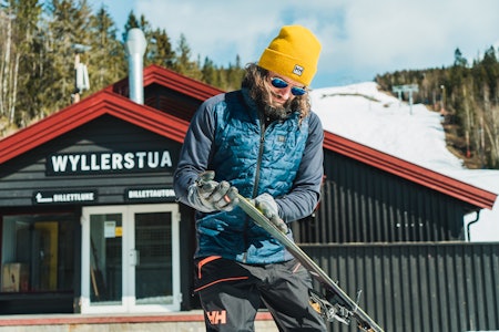 Bård Gundersen gjør seg klar for en tur opp Wyller i Sørkedalen. Bilde: Christian Nerdrum Wyller topptur randonee skipatruljen guide snowboard