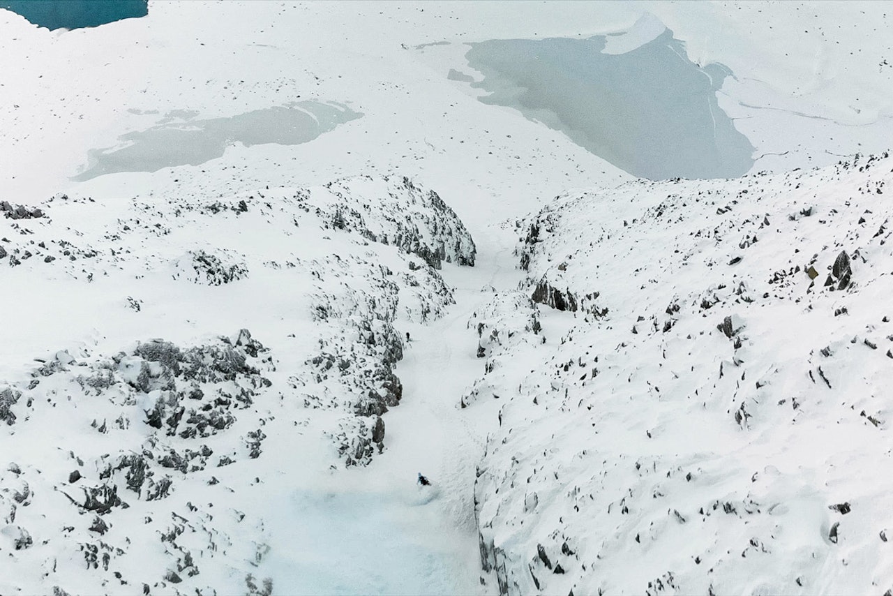 DRØMMERENNE: Renna på Trondskjortetinden er som skapt for skikjøring. Og sesongen er i gang! Foto: Emil Neby Trondskjortetind topptur