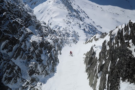RENNE: Det har vært fine skiforhold på Vestlandet, og Bård Smestad tok i helgen dette bildet av Christian Widén-Björk på vei ned Litlgladnebba. Foto: Bård Smestad Litlgladnebba