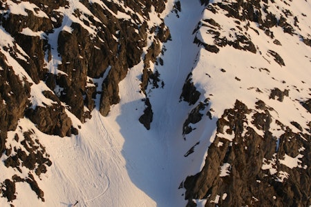 Snøbrettkunst ned Pontiusgjelet på Gullfjellet. Foto: Eirik Larsen/Toppturer i Norge Topptur Bergen Norge