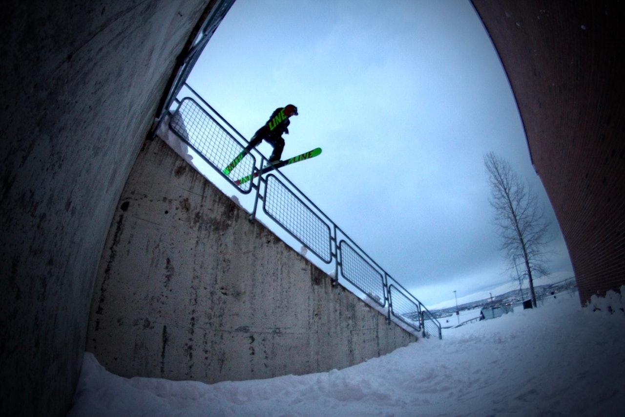 NORDENS PARIS: Se urban kjøring i Tromsø her. Foto: Håvard Sundby Tromsø jibbing twintip park shred urban