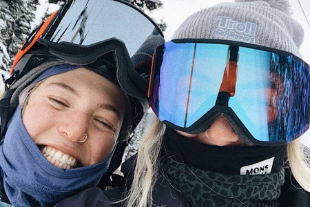 FILMING: Tonje Kvivik (t.h) under innspillingen av den nye MSP-filmen. Foto: Privat Tonje Kvivik