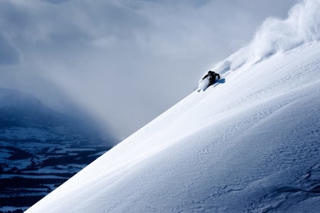 SKADEFRI: Sørg for å holde deg skadefri gjennom vinteren - slik at du kan nyte enda flere svinger på ski. Foto: Martin I. Dalen Trening skadefri