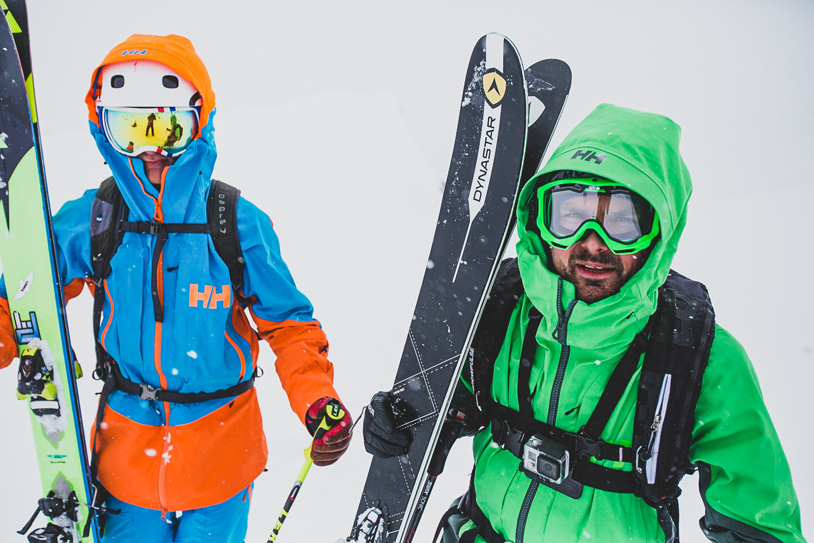 USIKKER PÅ TILLITEN: – Fredrik mener vel at jeg svarer adrenalinrus, Red Bull og GoPro på spørsmål om hva freeride er for meg, sier Carl Peder Engeset (t.v.)  Bilde: Christian Nerdrum