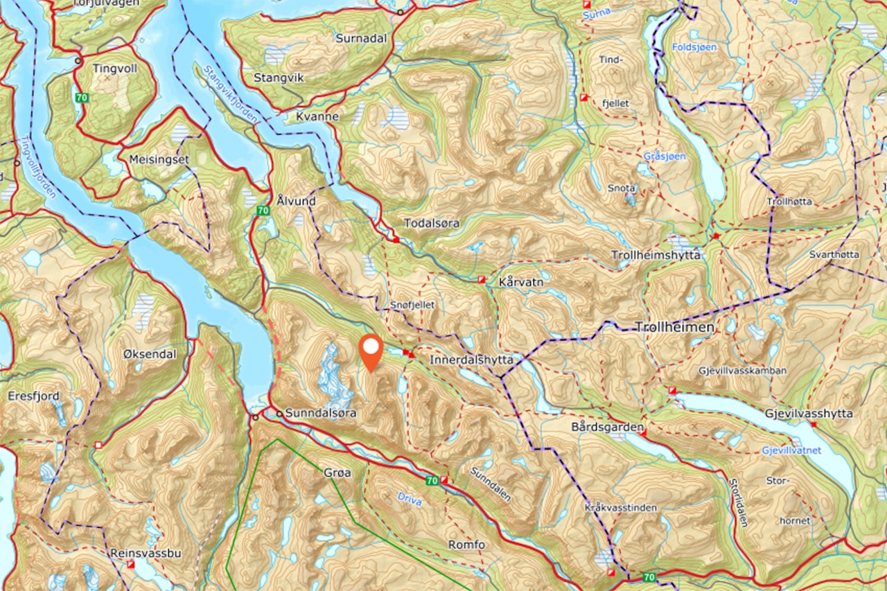 ULYKKE: En person har falt på Skarfjellet, og det pågår en redningsaksjon. Foto: Norgeskart Skarfjellet