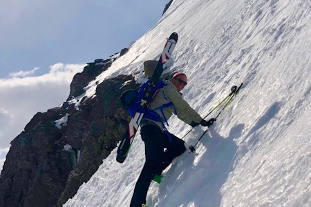 EKSISTENSIELT SPØRSMÅL: «Folk med stegjern havner også på glattisen, men de kommer seg videre. Og derfor er nye stegjern ført opp på høstens utstyrsliste», skriver Alexander Urrang Hauge. Foto: Alexander Urrang Hauge topptur utstyr