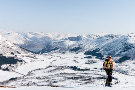 Det kalde breklimaet og store nedbørsmengden over Sunnfjords fjellandskap gjør det til unikt. bra skiterreng. Foto: Reisegutta / Visit Sunnfjord