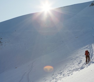 NORMALRUTA: Espen Nordahl sier vi må gjenkjenne normalruta slik den egentlig er. Her illustrert med et toppturbilde opp en normalrute i Romsdalen. Foto: Tore Meirik NORMALRUTA: Espen Nordahl sier vi må gjenkjenne normalruta slik den egentlig er. Her illustrert med et toppturbilde opp en normalrute i Romsdalen. Foto: Tore Meirik