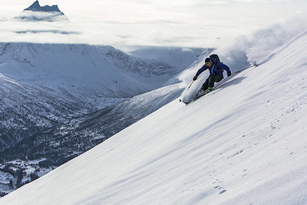 SKISESONG: Vil du få mest mulig ut av hver sving i vinter? Da får du flere gode tips her. Her fra en skitur med Romsdalshornet i bakgrunnen. Foto: Sveinung Svendsen Treningstips barmarkstrening