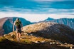 TIL FJELLS: Håvard Myklebust anbefaler en solid økt på ditt lokale fjell før vinteren kommer. Foto: Privat Løping trening Håvard Myklebust