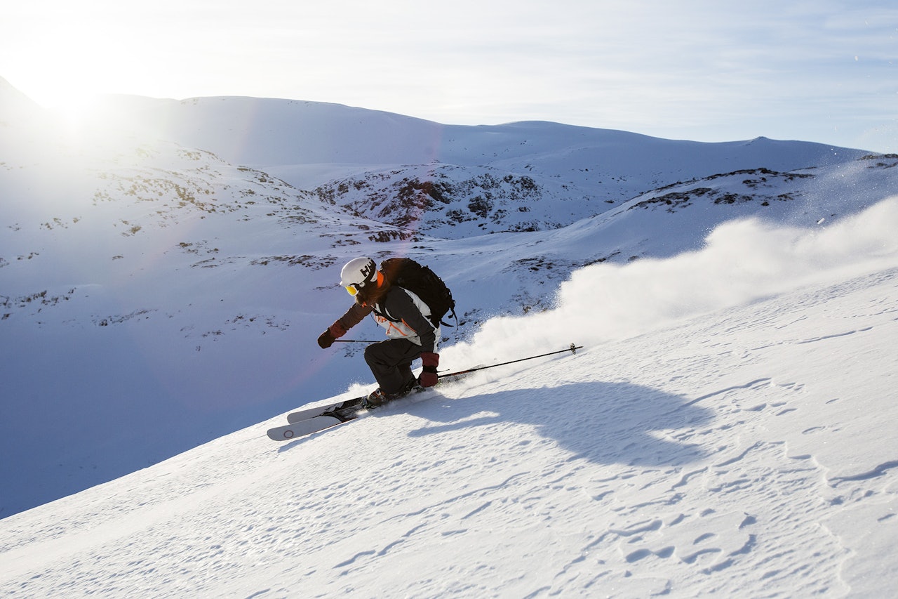 LITT UTAFOR, HELT INNAFOR: Programleder Bård Gundersen gleder seg til å komme tilbake til Fjellsetra på en skikkelig dyp pudderdag. Bilde: Christian Nerdrum Fjellsetra