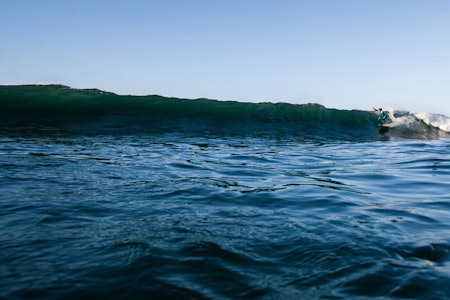LØP! Noen ganger får du dårlig tid. Da må du rett og slett ta i bruk pumpeteknikken, som er det nærmeste Luca Petersen Guichard kommer til å løpe på vann. Foto:: Christian Nerdrum Punp fart