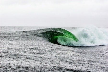 NATURFENOMEN: Den sagnomsuste bølgen i Østfold kommer raskt og brutalt. Foto: Christian Nerdrum Monsterbølgen i Østfold kommer raskt og brutalt. Foto: Christian Nerdrum