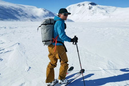 LETT GJENNOM JOTUNHEIMEN: Det var ingen som helt forsto hvordan frikjører Stian Hagen klarte å få sekken sin så lett. På turen gjennom Høgruta vard et den absolutt letteste i følget med et sted mellom seks og syv kilo. Bilde: Christian Nerdrum LETT GJENNOM JOTUNHEIMEN: Det var ingen som helt forsto hvordan frikjører Stian Hagen klarte å få sekken sin så lett. På turen gjennom Høgruta vard et den absolutt letteste i følget med et sted mellom seks og syv kilo. Bilde: Christian Nerdrum