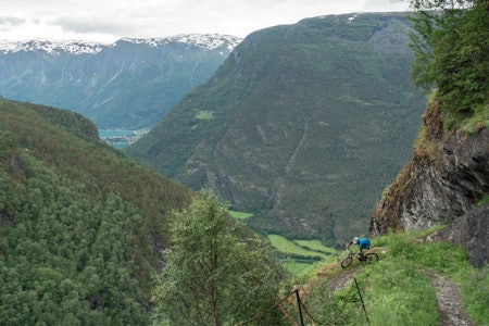 GAMLE KUNSTER: Norsk veibyggingskunst anno 1650 Holder fortsatt mål og gir etterlengtet flyt ned fra Fuglesteg. GAMLE KUNSTER: Norsk veibyggingskunst anno 1650 Holder fortsatt mål og gir etterlengtet flyt ned fra Fuglesteg.
