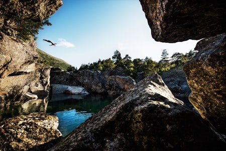 SOMMER: Lei av ski? Her er 10 alternativer til vinter om sommeren. Bading er nummer 1 på lista, ikke nødvendigvis fordi det er morsomst. Foto: Martin Innerdal Dalen Sommer guide
