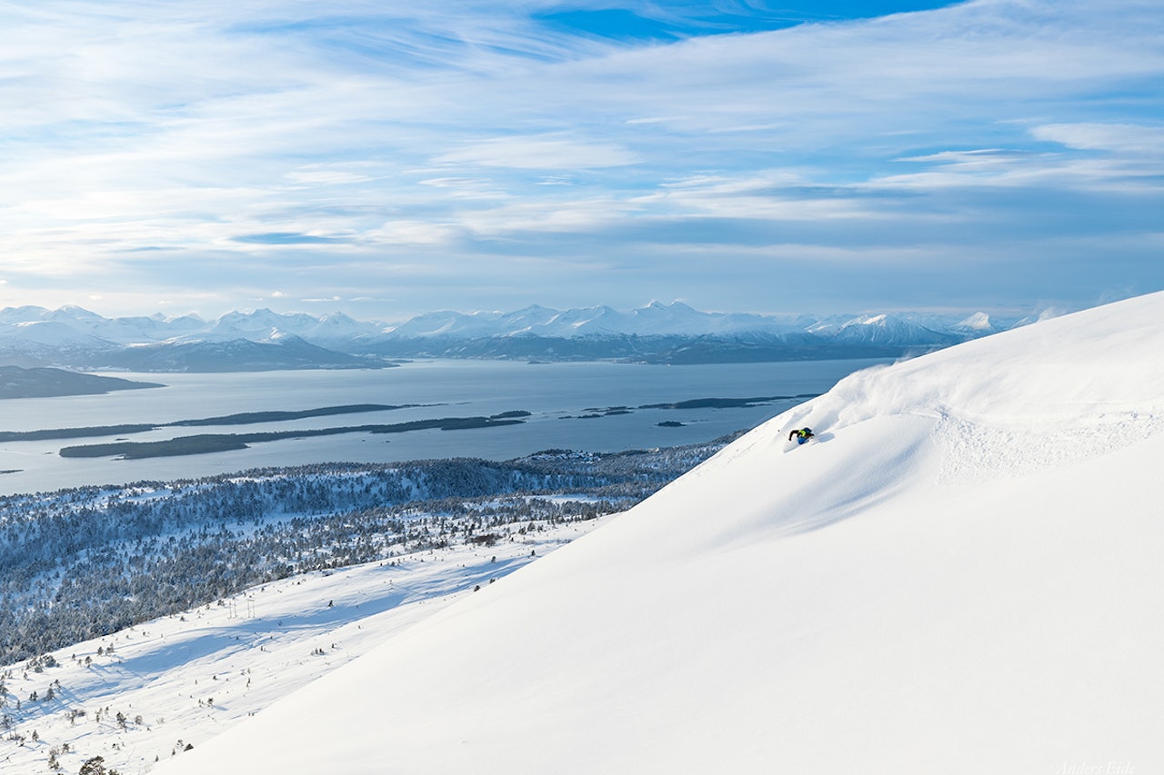ÅPNER: Skiheisen til toppen av Tusten åpner torsdag. Her er Asbjørn Eggebø Næss i skianlegget. Foto: Anders Eide Asbjørn Eggebø Næss Anders Eide Tusten