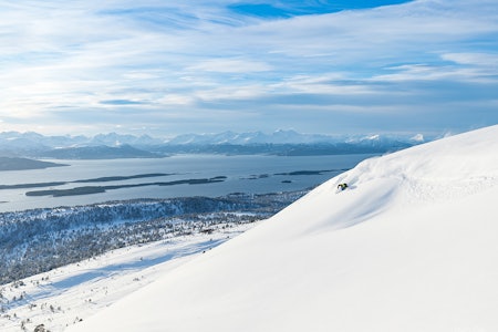 ÅPNER: Skiheisen til toppen av Tusten åpner torsdag. Her er Asbjørn Eggebø Næss i skianlegget. Foto: Anders Eide Asbjørn Eggebø Næss Anders Eide Tusten