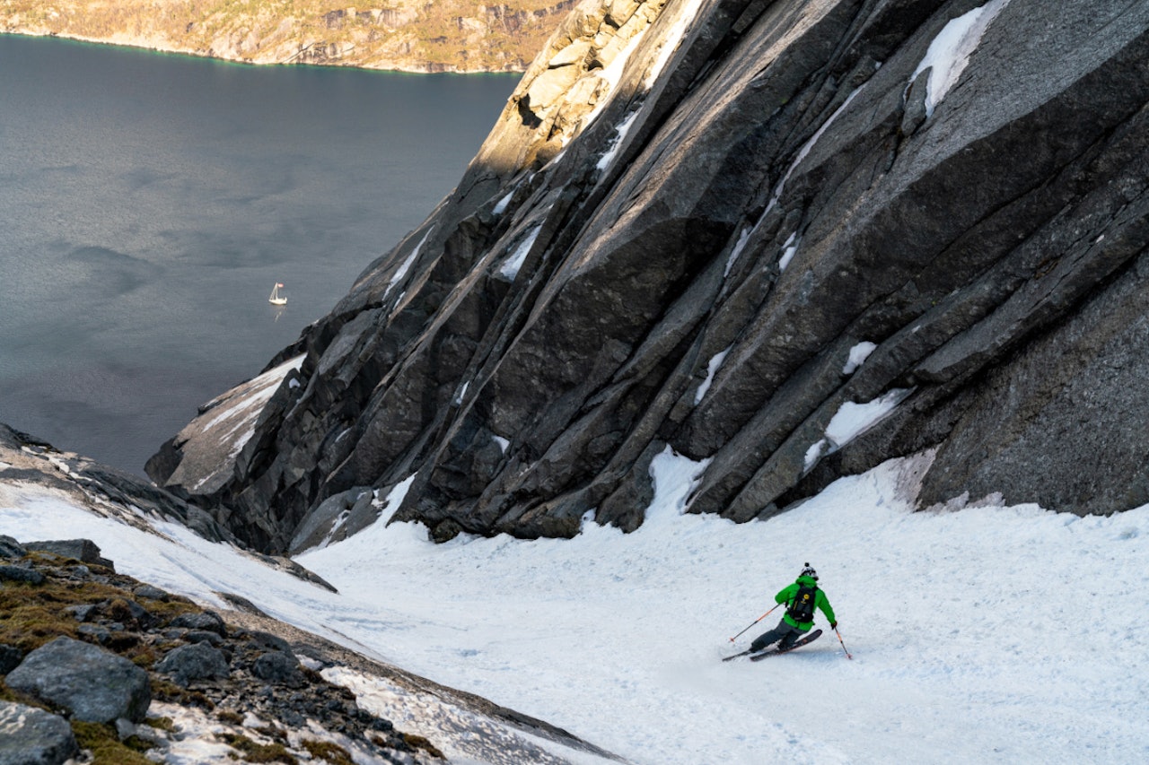 GLÆDER: I Glæder følger vi Petter Westgaard og hans søken i fjellet. Her fra Narvik. Foto: Kyrre Buxrud 