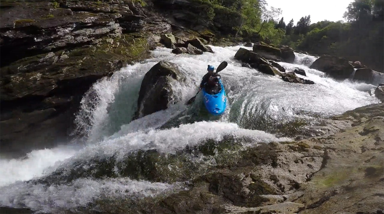 PKK: Hvordan få mest padling per krone? Fosspadlarlauget prøver å forklare det i episode tre. PKK: Hvordan få mest padling per krone? Fosspadlarlauget prøver å forklare det i episode tre.