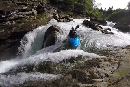 PKK: Hvordan få mest padling per krone? Fosspadlarlauget prøver å forklare det i episode tre. PKK: Hvordan få mest padling per krone? Fosspadlarlauget prøver å forklare det i episode tre.