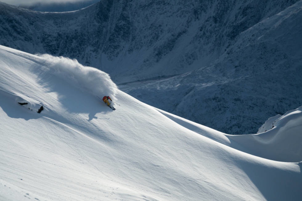 STORE KJOSTINDEN: Store Kjostinden er et populært skifjell i Lyngen. Spesielt tidlig på sesongen. Foto: Martin Andersen Store Kjostinden