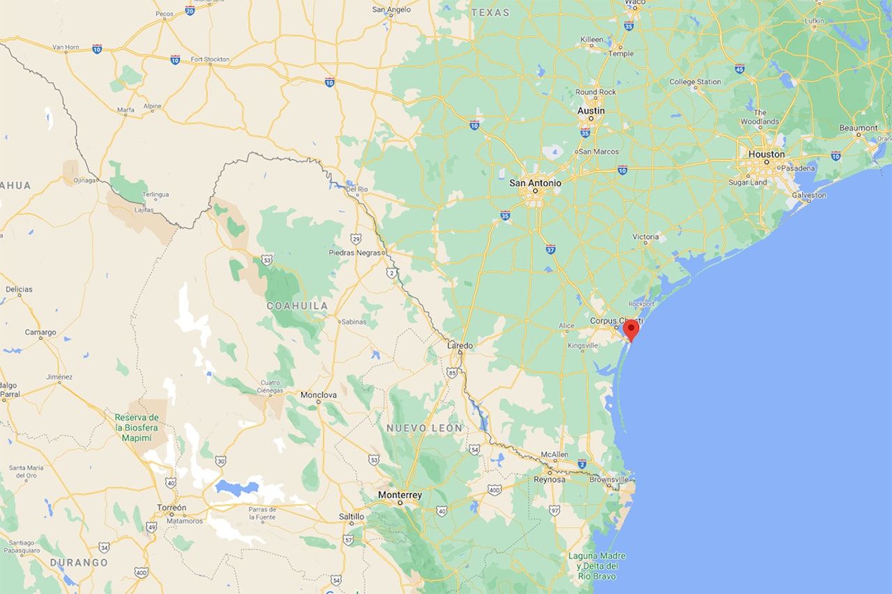 OMKOM: Surferen omkom i bølgene som traff Texas rett før Laura for alvor kom inn til land. Foto: Google Maps Surfer døde