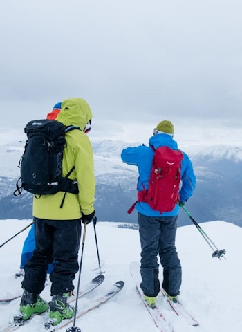 FRYSER PÅ TUR: Er det dunjakka sin feil at vi nå fryser mer? Foto: Martin I. Dalen Frysing på tur