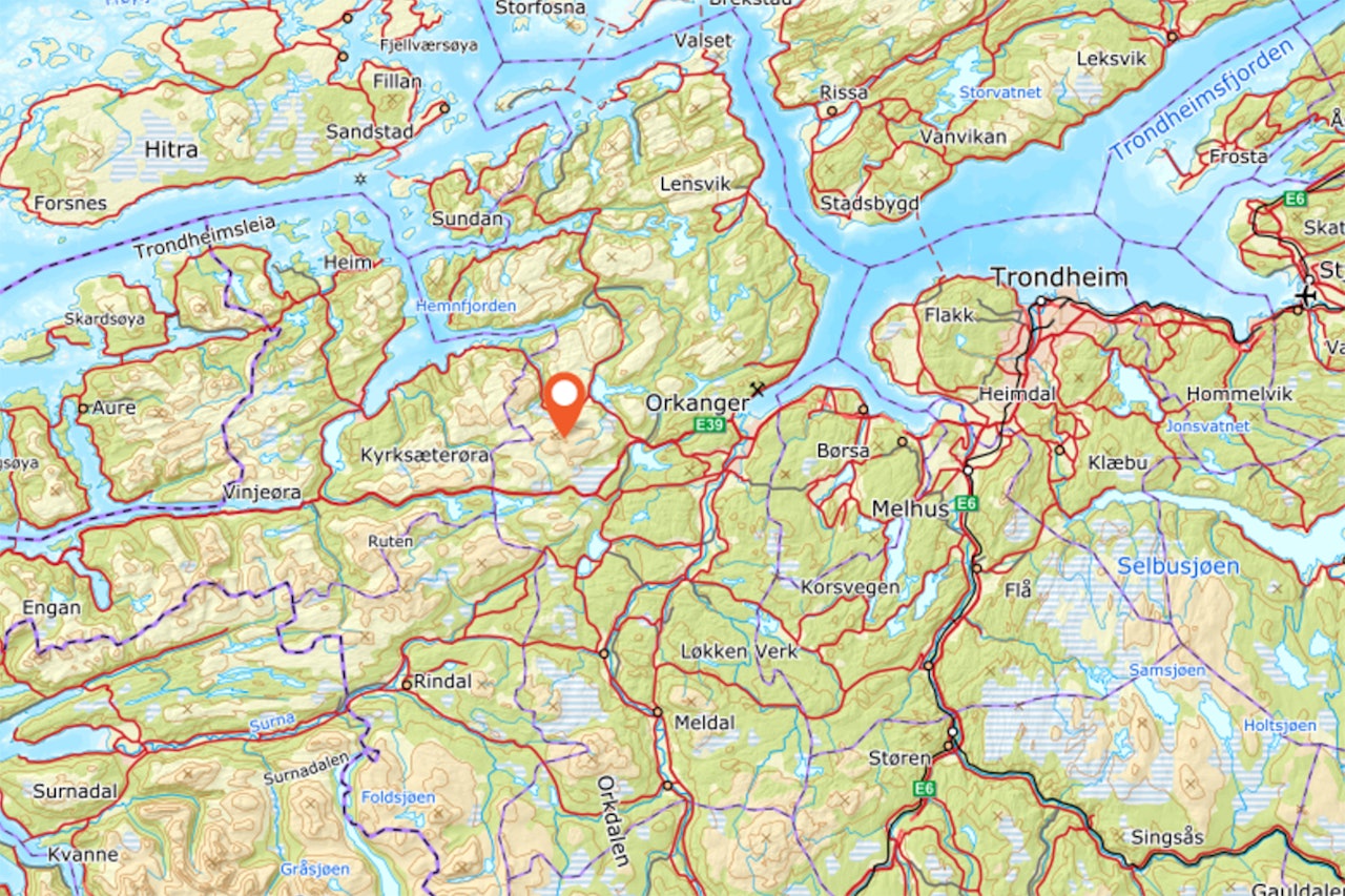 SNØSKRED: Det var på dette fjellet skredet gikk lørdag. Foto: Norgeskart Omnfjellet snøskred