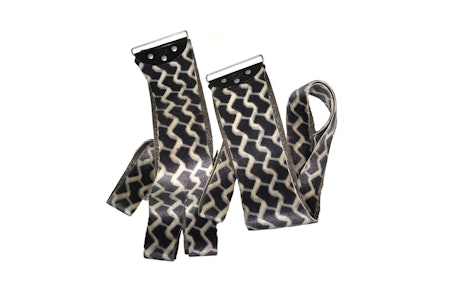 MODIFISERT: Stadige påføringer av voks hjalp ikke mot trege feller. Løsningen ble en saks. MODIFISERT: Stadige påføringer av voks hjalp ikke mot trege feller. Løsningen ble en saks.