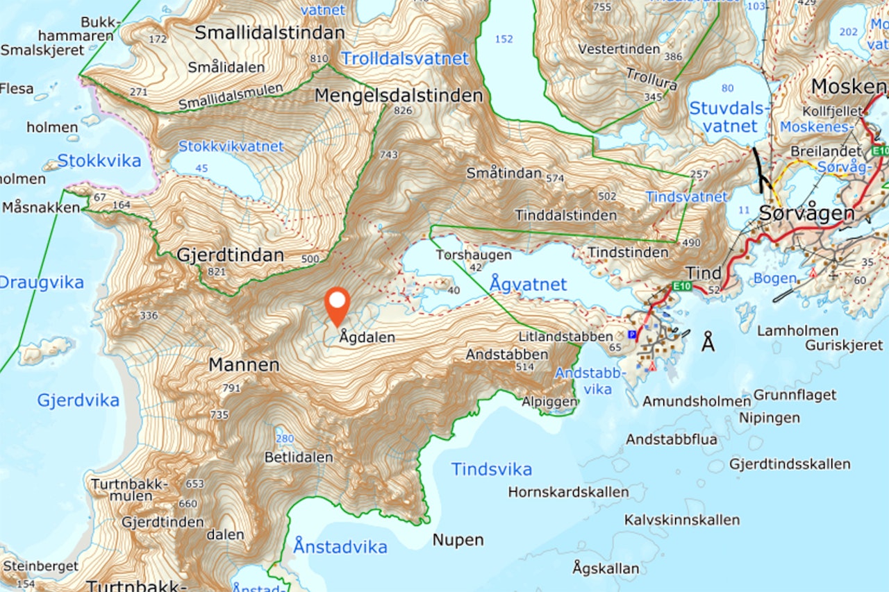 OMKOM: Det var i dette området kvinnen ble funnet død. Foto: Norgeskart Død Lofoten ulykke fjelltur