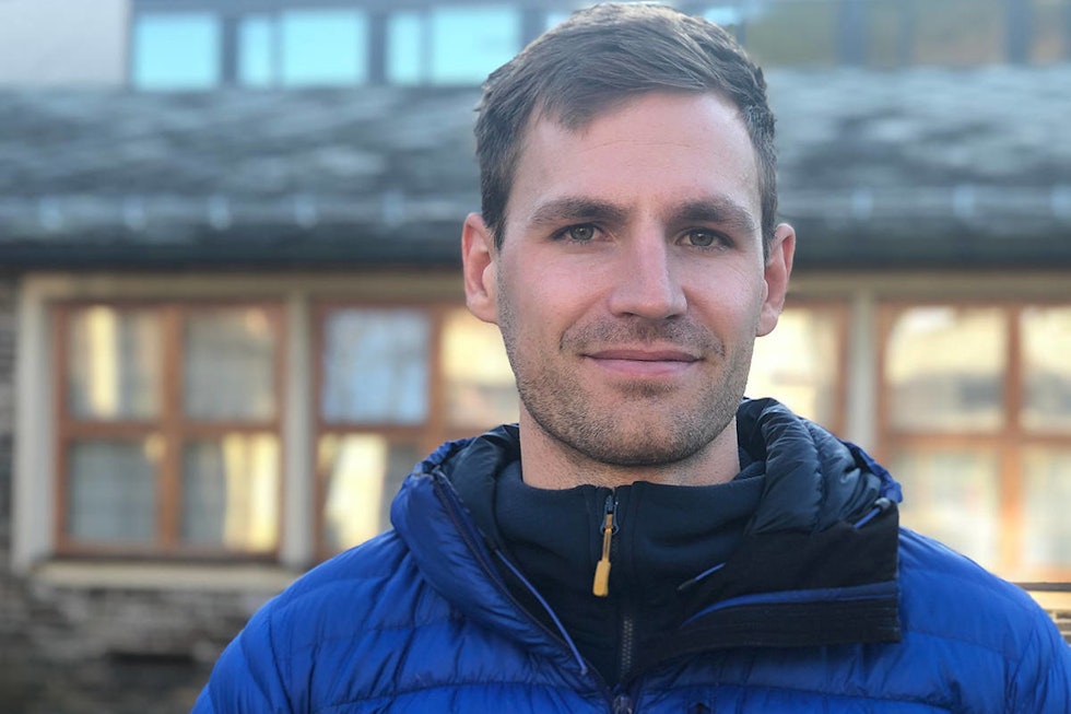 SAFEBACK: Tor Berge (daglig leder og gründer i Safeback) vil revolusjonere sjansene for å overleve et skred. Her under Skredkonferansen på Voss. Foto: Anders Holtet Safeback
