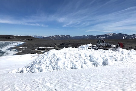 PARK COMEBACK: Nå blir det endelig terrengpark igjen på Juvass! Lørdag åpner ei splitter ny linje med tre hopp og 4-5 rails. Foto: Per Arne Vole Galdhøpiggen sommerskisenter Juvass park