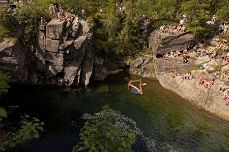 FIN PLASS: Like nedstrøms for Rjukandefossen i Hemsedal er det fint å dødse. Foto: Kalle Hägglund døds hemsedal