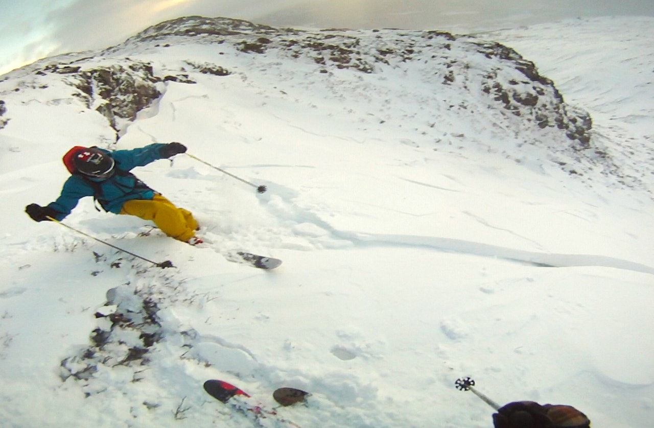 SKREDFILM: Varsom.no vil bruke mer film i skredvarslingen, og etterlyser filmklipp med innhold som har med skred og gjøre. Foto: Tore Meirik snøskred varsom.no