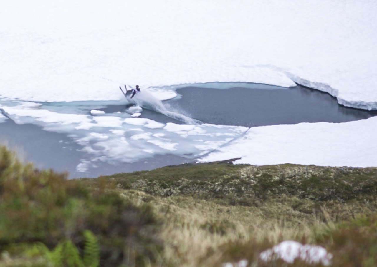 KREATIV LØSNING: Snømangel tvinger Ekstremsportveko til å tenke nytt, og pondskim står på årets program. Foto: Ekstremsportveko Ekstremsportveko