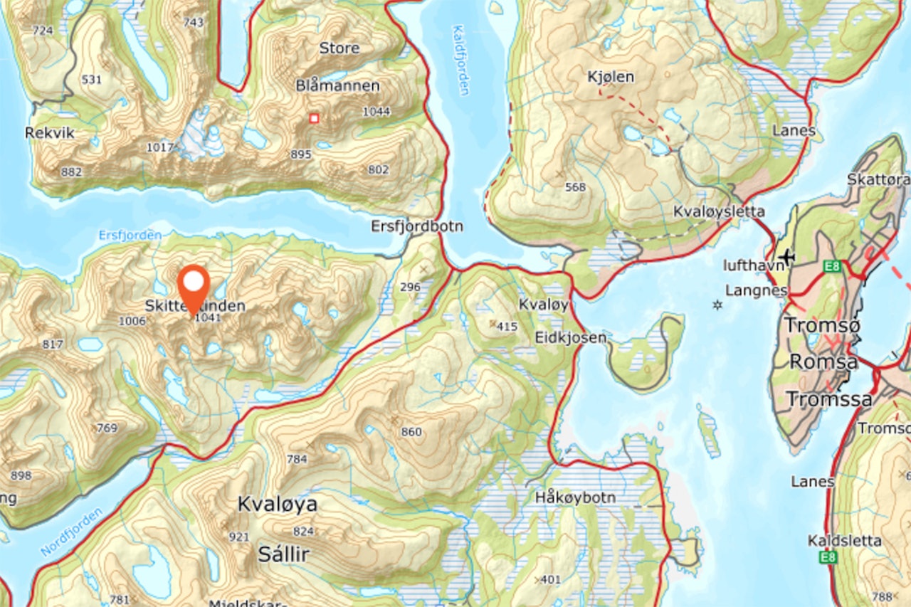 SAVNET: En mann i 50-årene er savnet på Skittentinden på Kattfjordeidet på Kvaløya. Foto: Norgeskart Skittentinden