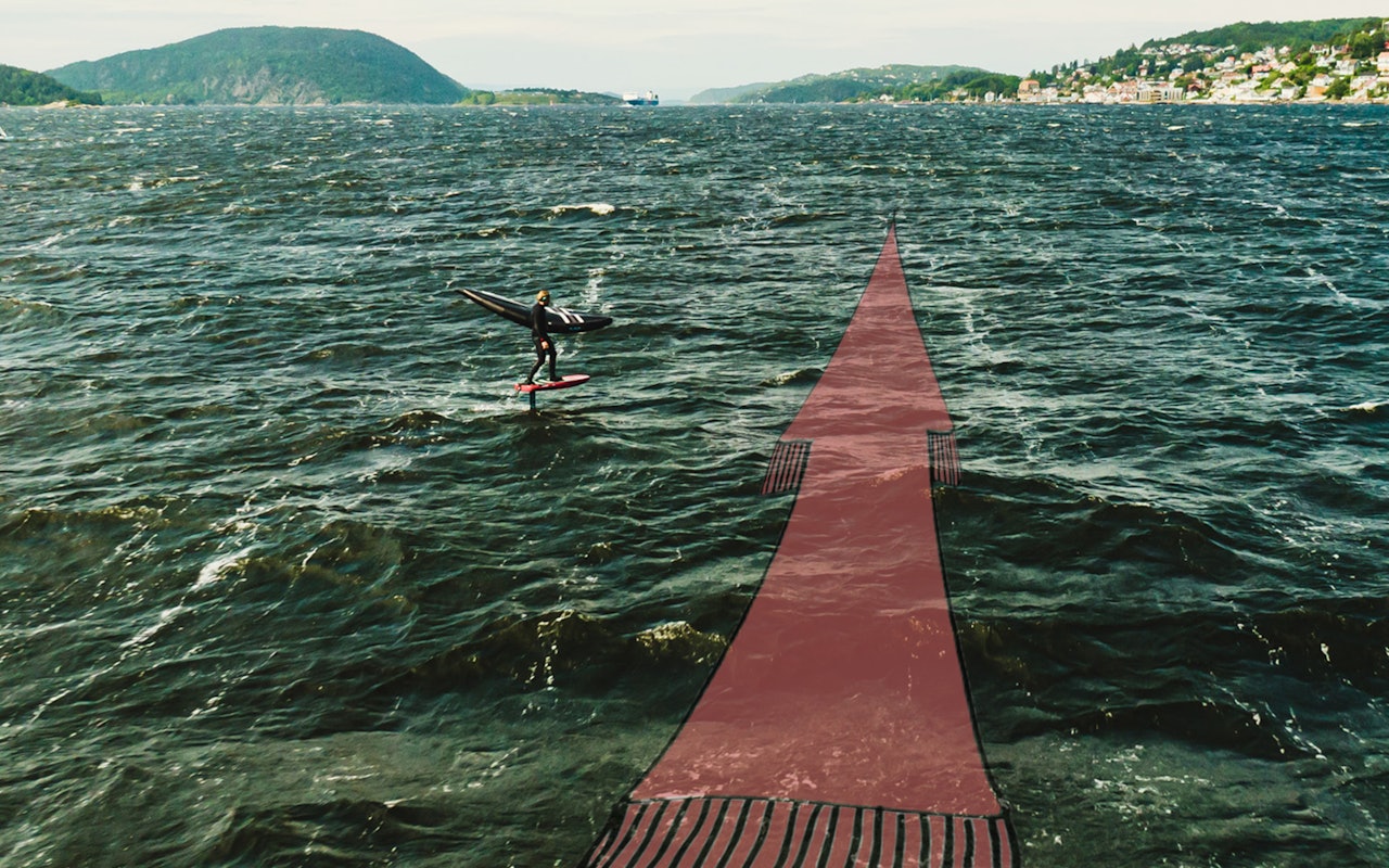 SUR I BENA: Potensialet i wingfoiling er nærmest ubegrenset. Her surfer Sebastian Kjellstrøm en bølge som varer over et minutt. Bilde: Christian Nerdrum Potensialet i wingfoiling er nærmest ubegrenset. Her surfer Sebastian Kjellstrøm en bølge som varer over et minutt. Bilde: Christian Nerdrum