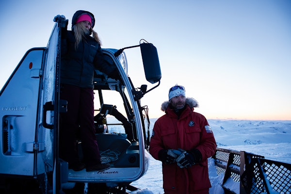 SNØBØNDER: Årets sommer har vært god for Stryn Sommerski. Til venstre er daglig leder Nina Lensebakken, og til høyre eier Idar Aaboen. Foto: Anki Grøthe Stryn Sommerski Nina Lensebakken