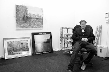 Henrik Kleppe i sitt atelier. Foto: Anders Holtet Henrik Kleppe
