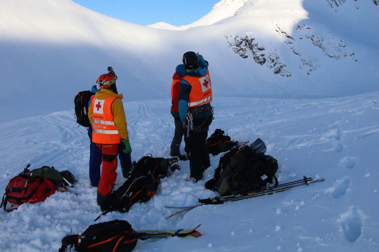 REDNINGSAKSJON: Her hentes den omkomne mannen ut. Foto: Volda og Ørsta Røde Kors REDNINGSAKSJON: Her hentes den omkomne mannen ut. Foto: Volda og Ørsta Røde Kors