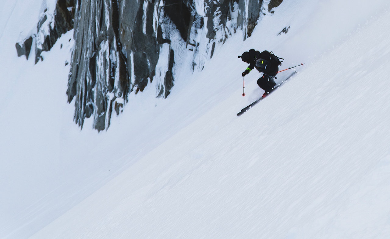 UTENBYGDES: Svenske Jacob Wester har bodd i Chamonix i mange på – blant annet fordi der kan du (på dager med bedre føre enn denne) kjøre laps med nesten 3000 høydemeter bratt pudder. Foto: Henrik Ulleland UTENBYGDES: Svenske Jacob Wester har bodd i Chamonix i mange på – blant annet fordi der kan du (på dager med bedre føre enn denne) kjøre laps med nesten 3000 høydemeter bratt pudder. Foto: Henrik Ulleland