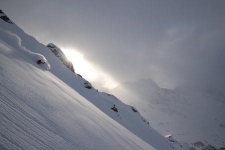 SVEITS: Mye er klassisk Engelberg i dette bildet: Det viser nemlig svenske Johan Jonsson som kjører nydelig snø i Laub, fotografert av en svenske, som også bor i byen. Foto: Oskar Enander SVEITS: Mye er klassisk Engelberg i dette bildet: Det viser nemlig svenske Johan Jonsson som kjører nydelig snø i Laub, fotografert av en svenske, som også bor i byen. Foto: Oskar Enander