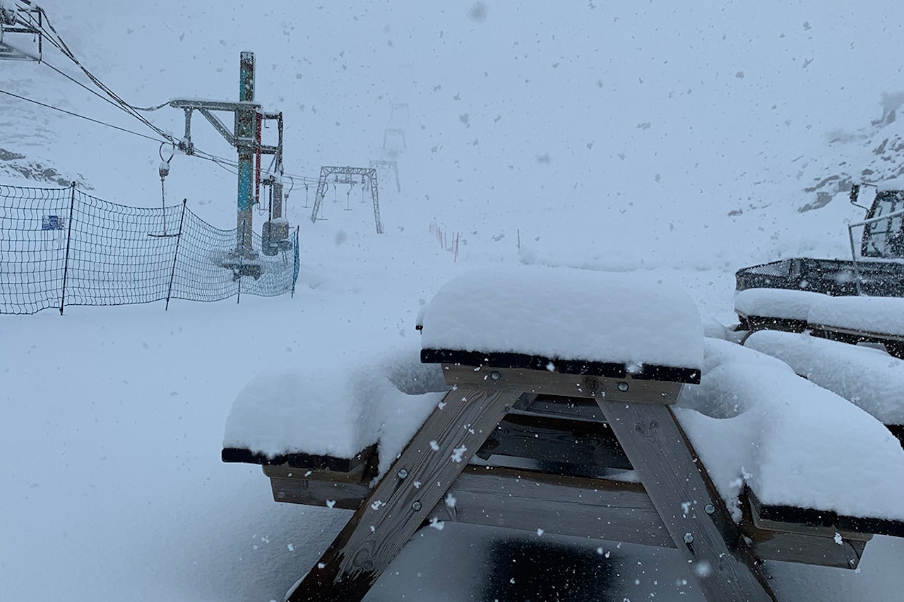 NYSNØ: Slik så det ut på Folgefonna fredag morgen. Foto: Folgefonna Folgefonna
